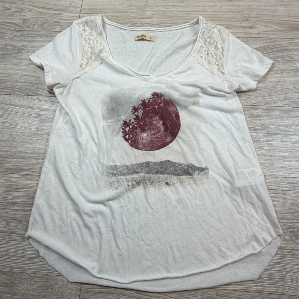 Hollister‎ White Graphic Blood Moon Lace Shoulder V-Neck Tee Shirt Large